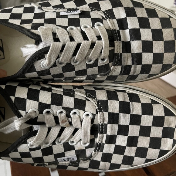 Vans - Picture 3 of 5